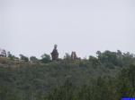 Crête des Grues: Statue au dessus de la Vallée de l'Autel à l'Est.