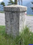 Borne frontière: Ancienne borne frontière au Col de Paula. Elle marquait la frontière Franco-Italienne avant les modifications de frontière qui ont suivit la seconde guerre mondiale.