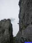 110-120814 1540: Pont de singe, pont népalais, tyrolienne, les câbles se croisent dans le ciel.